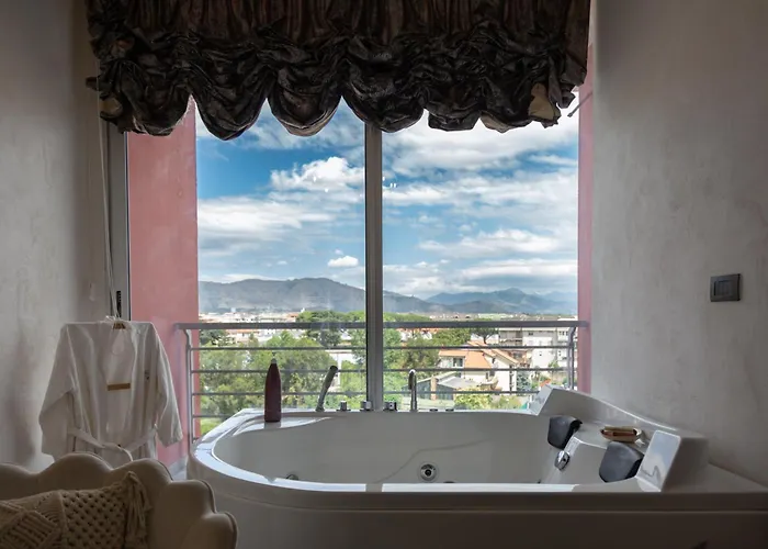 Femme Noir Luxury Spa Experience